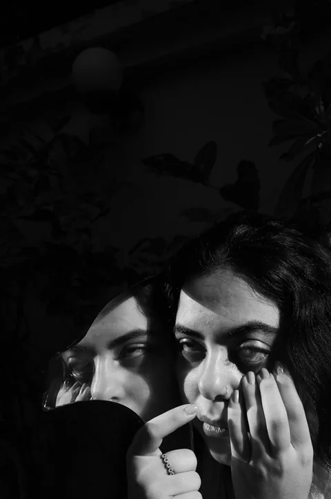 Work by Malika Abbas Nosherwani, plate 16